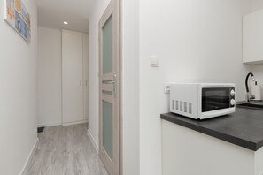 스튜디오, 주방 | 전용 주방 | 전자레인지, 전기 주전자, 조리 도구/접시/주방 기구, 냉동고