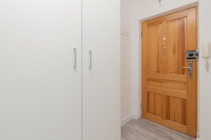 Living area - Studio for 4 Guests Gdynia by Renters (Gdynia)