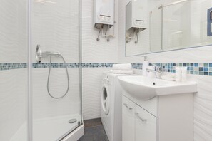 Bathroom - Studio for 4 Guests Gdynia by Renters (Gdynia)