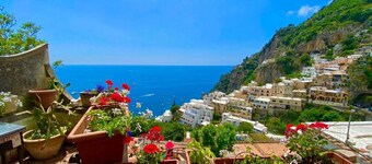 AMORE RENTALS - Laura House with Sea View Terrace