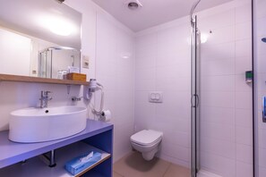 Standard Double or Twin Room | Bathroom | Hair dryer, towels