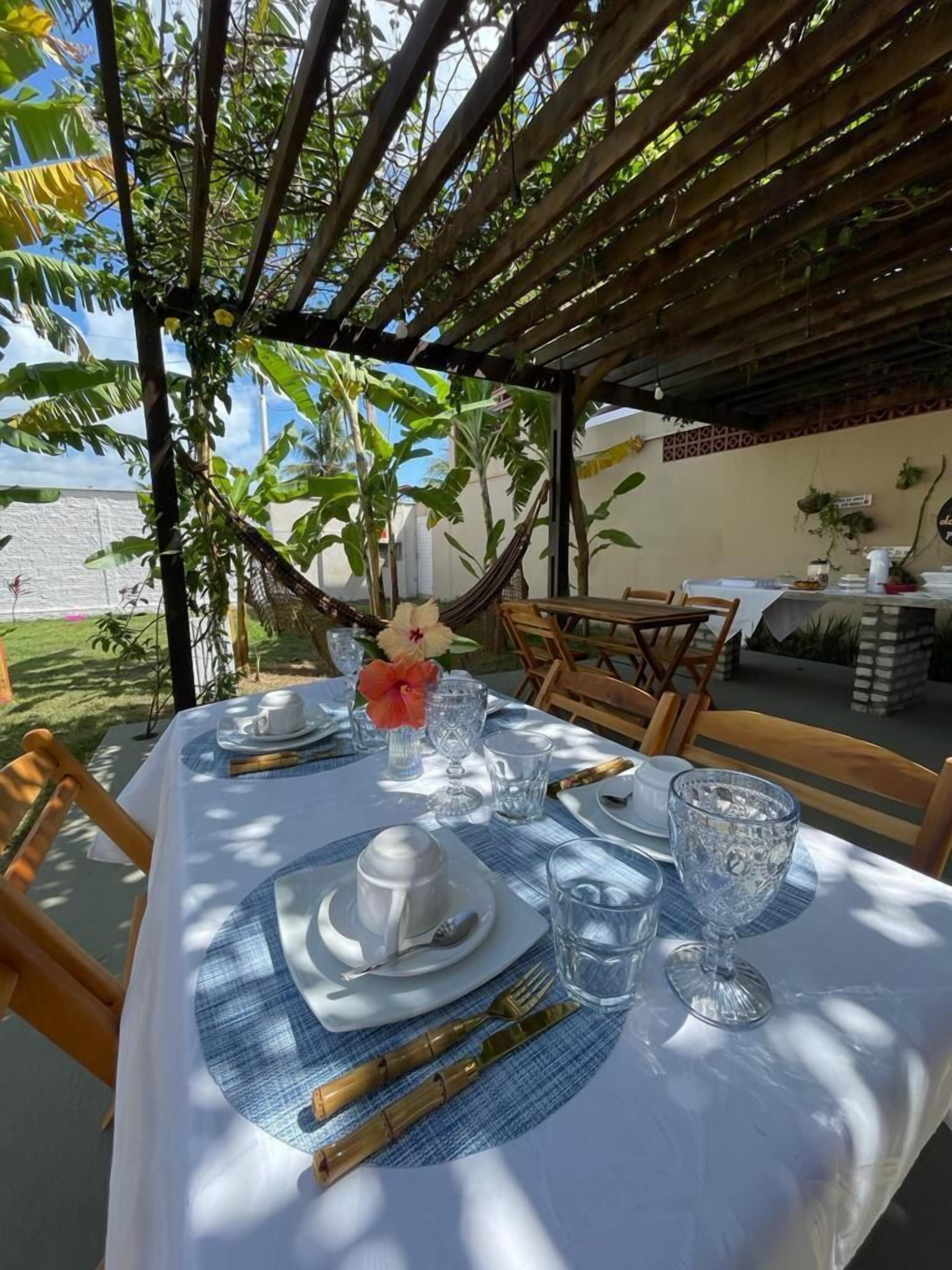 Café da manhã com buffet grátis todos os dias