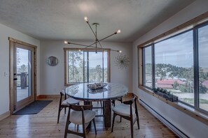 Luxury-Chalet, 4 Schlafzimmer, Bergblick | Esszimmer