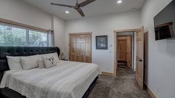 Luxury Chalet, 4 Bedrooms, Mountain View | 4 bedrooms, Egyptian cotton sheets, premium bedding