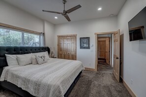 Luxury Chalet, 4 Bedrooms, Mountain View