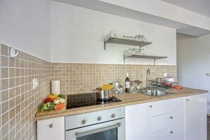 Apartament familiar, diversos dormitoris (Apartment Good Life) | Cuina privada | Frigorífic, forn, placa de cuina i cafetera i tetera 