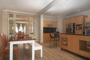 Hus (3 Bedrooms) | Spisestue