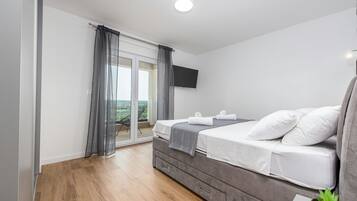 Villa, 4 habitaciones, alberca privada, vista a la montaña | 4 habitaciones, insonorización, cunas gratuitas y ropa de cama