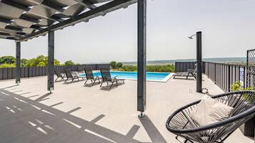 Villa, 4 habitaciones, alberca privada, vista a la montaña | Balcón