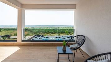 Biệt thự, 4 phòng ngủ, hồ bơi riêng, quang cảnh núi | Ban công