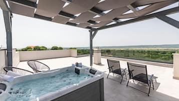 Villa, 4 habitaciones, alberca privada, vista a la montaña | Balcón