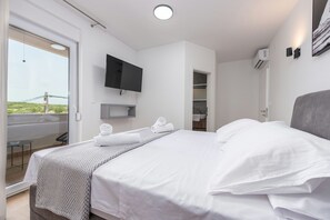 Villa, 4 Bedrooms, Private Pool, Mountain View | 4 bedrooms, soundproofing, free cribs/infant beds, bed sheets - Villa Katarina (Benkovac)