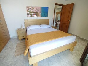 2 habitaciones, tabla de planchar con plancha, wifi y ropa de cama 