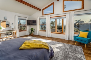 5 bedrooms, desk, iron/ironing board, free WiFi