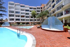 Pool - Wonderful apartment in Playa del Ingles, 2 minutes from Yumbo Center (San Bartolomé de Tirajana)