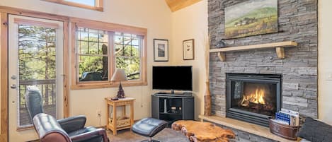 Condo, 2 Bedrooms | Living area