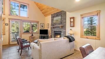 Condo, 2 Bedrooms | Living area