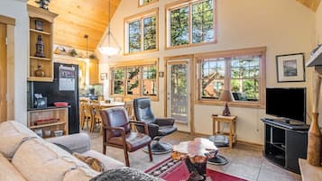 Condo, 2 Bedrooms | Living area