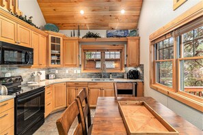 Cabin, 2 Bedrooms | Private kitchen | Fridge, oven, coffee/tea maker, toaster - Solitude Beaver #3 - Estes Park 2 Bedroom Condo by RedAwning (Estes Park)