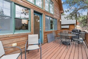 Cabin, 2 Bedrooms | Outdoor dining