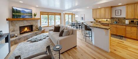 Condo, 2 Bedrooms | Living area