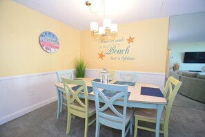 Condo, 2 Bedrooms | Dining