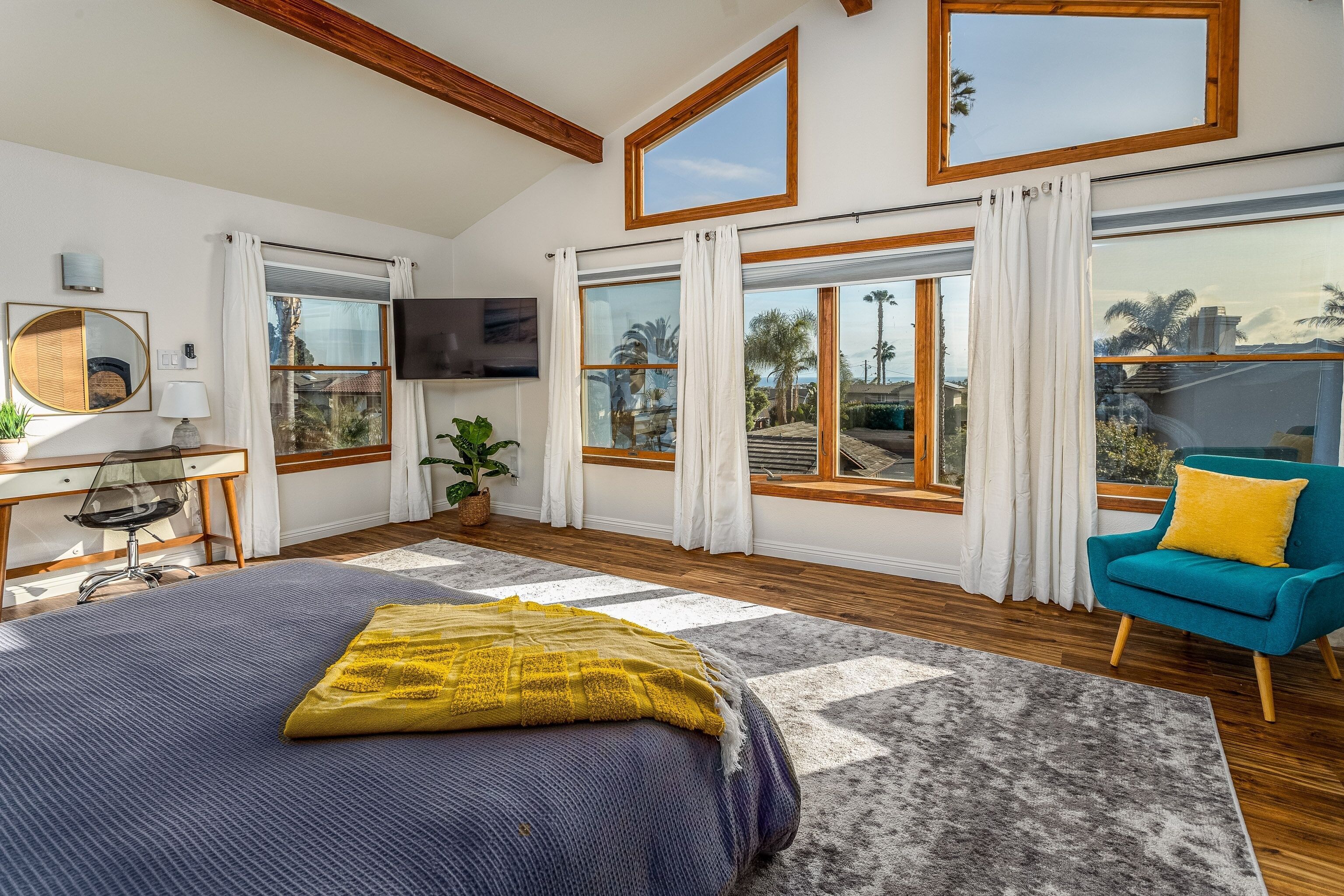 5 bedrooms, laptop workspace, iron/ironing board, free WiFi