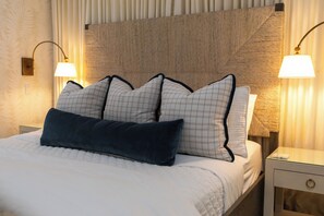 5 bedrooms, iron/ironing board, WiFi, bed sheets