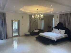 3 bedrooms, iron/ironing board, free WiFi, bed sheets - Lovely nb 3-bed House in Opebi (Lagos)