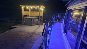 Front of property – evening/night - The Rose 37ft Lakeside Yacht inc Hot Tub (Swansea)