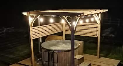 The Rose 37ft Lakeside Yacht inc Hot Tub