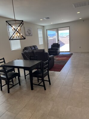 Interior - 💥✨BRAND-NEW Modern Home with New Appliances, Ready for you.✨💥 (Tucson)