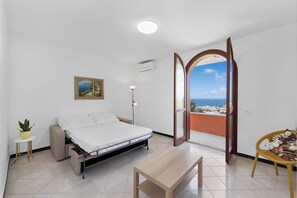 1 slaapkamer, een strijkplank/strijkijzer, reisbedje, gratis wifi