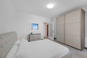 1 chambre, fer et planche à repasser, lit parapluie, Wi-Fi gratuit