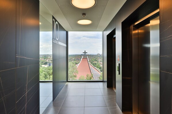 المنشأة من الخارج