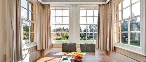 تناول الطعام