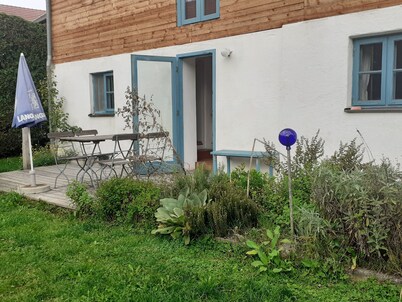 Rural living in renovated farmhouse-EG, terrace, 20 min to Landshut 