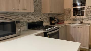 House | Private kitchen | Fridge, microwave, oven, stovetop