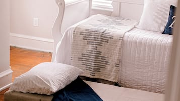 3 Schlafzimmer, Schreibtisch, Bügeleisen/Bügelbrett, Reisekinderbett