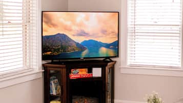 Smart-TV, Kamin, Bücher