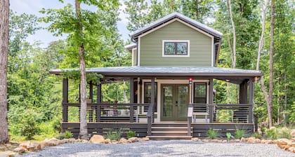 Lulu's Place - A Lakeside Tiny Home in Tennessee