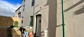 The Hideaway Holywell - Cosy Apartment in Perfect Location