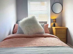 3 bedrooms, iron/ironing board, WiFi, bed sheets