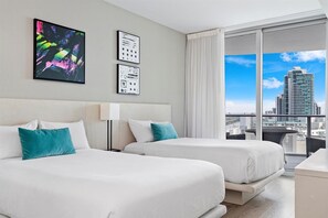 2 bedrooms, WiFi, bed sheets, wheelchair access - Stay on the beach-16th Floor Views + Pool & Gym (Hollywood)