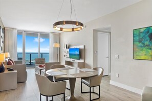 Dining - Stay on the beach-16th Floor Views + Pool & Gym (Hollywood)