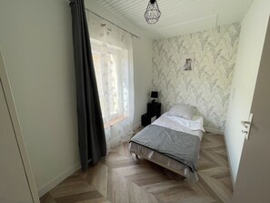 3 bedrooms, iron/ironing board, travel crib, free WiFi - Maison de Village, 3 Chambres, Fibre (Dunes)