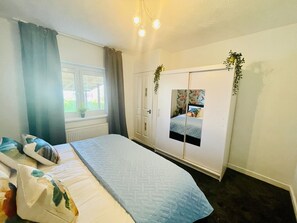 3 chambres, fer et planche à repasser, Wi-Fi gratuit