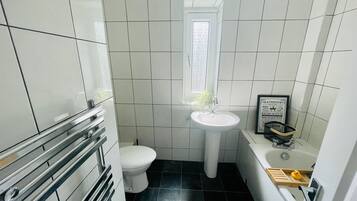 Comfort Apartment | Bathroom | Towels