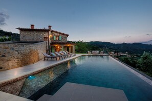 Pool - Villa Grema, a Farmhouse with Private Infinity Pool between Lucca and the Beach (Pescaglia)