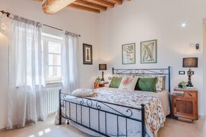 5 Schlafzimmer, Bügeleisen/Bügelbrett, kostenloses WLAN, Bettwäsche